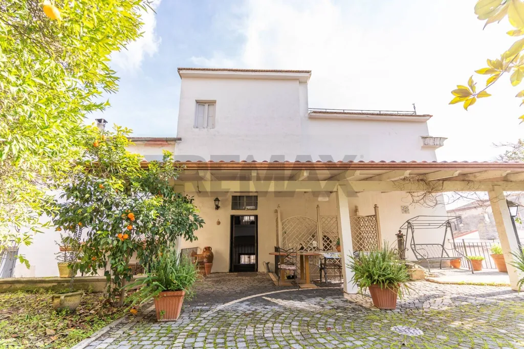 Terrass - Historic Villa with Garden in San Castrese