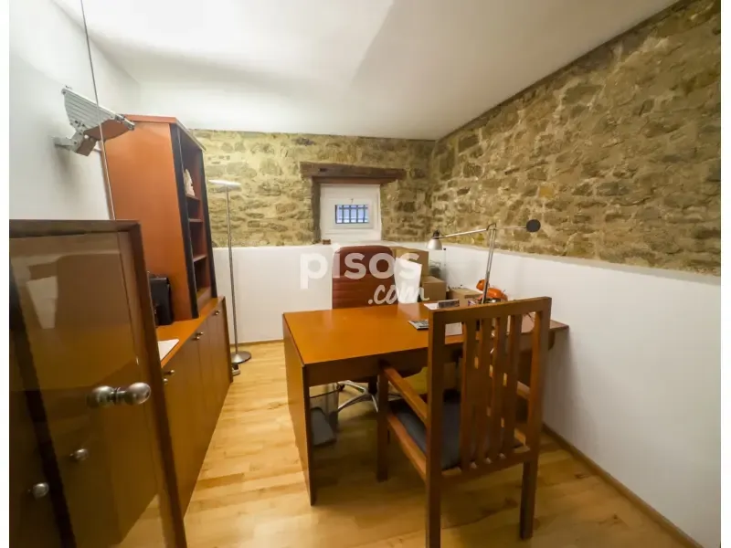 Bureau - Modern Flat with Street View in Vitoria Centre