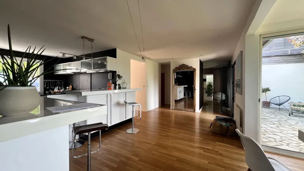 Köök - Renovated Villa with Pool in Lissieu
