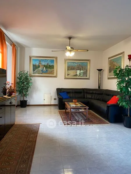 Elutuba - Three-Storey Villa with Private Garden in Mortara