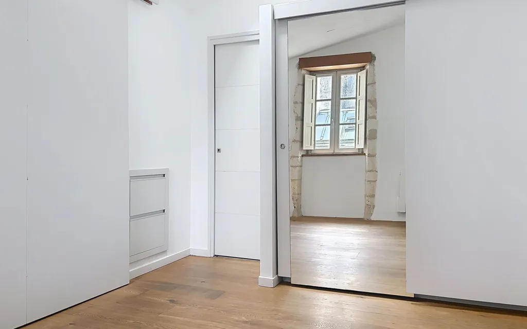 Pièces - Appartement Rénové avec Balcon au Centre de La Rochelle