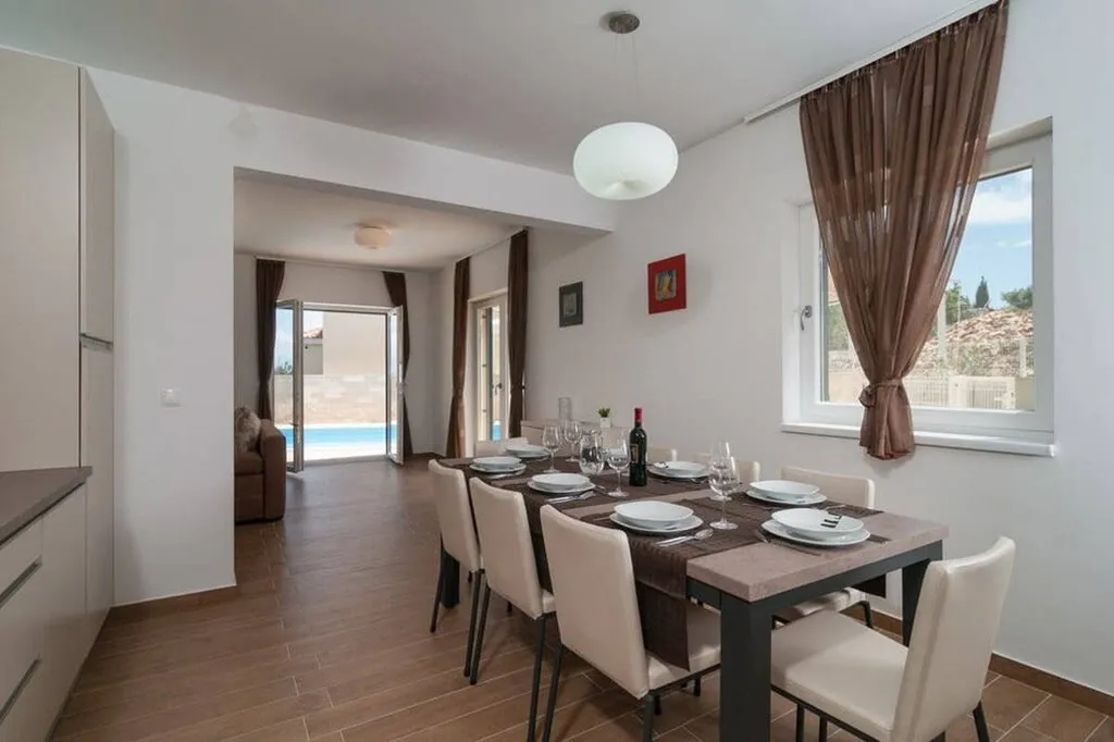 Söögituba - Traditional Villa with Pool in Postira, Brač