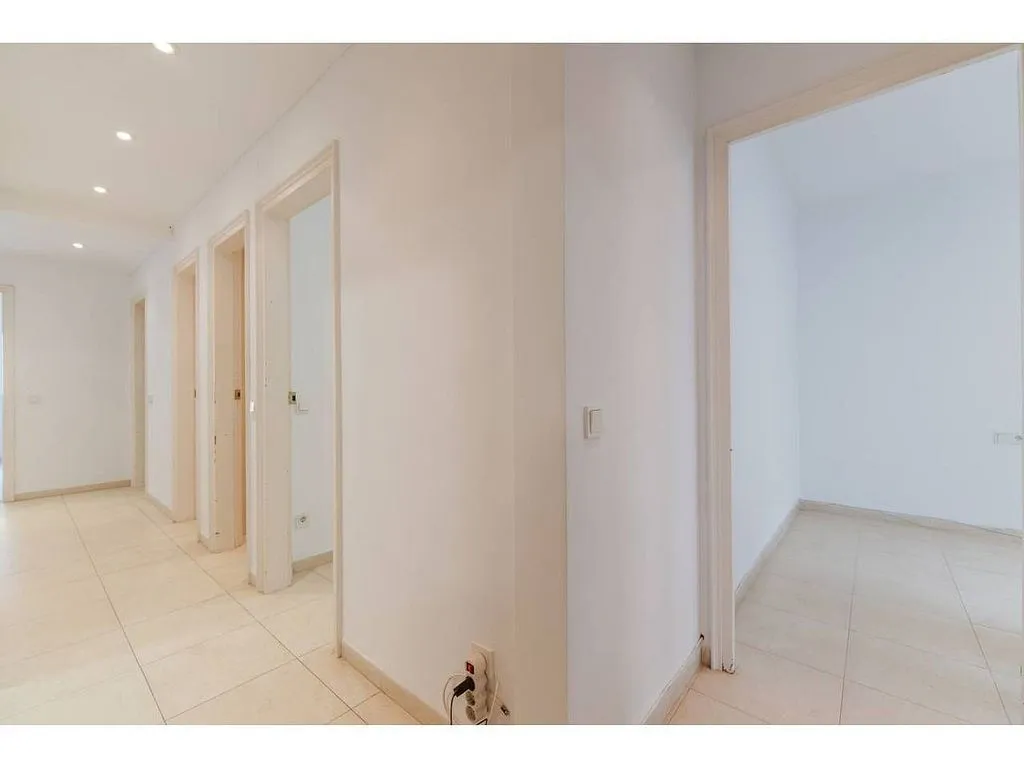 Esik - Duplex with Balcony in Eixample Sud, Girona