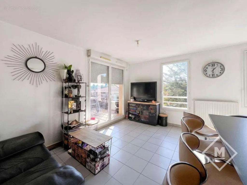 Séjour - Appartement 3 Pièces avec Terrasse à Marseille