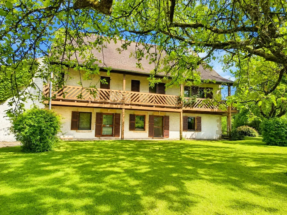 Aed - Architectural House with Garden in Jura