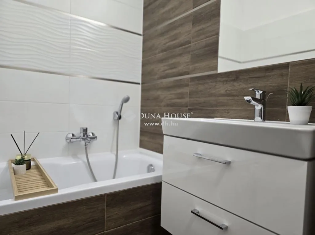 Vannitoad - Modern 2-Bedroom Flat in Pécs