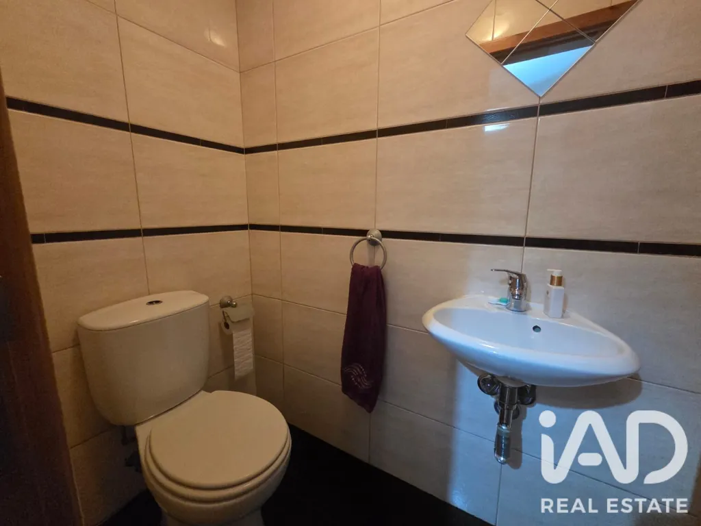 Bathrooms - T3 Apartment with Private Garage in Santa Comba Dão