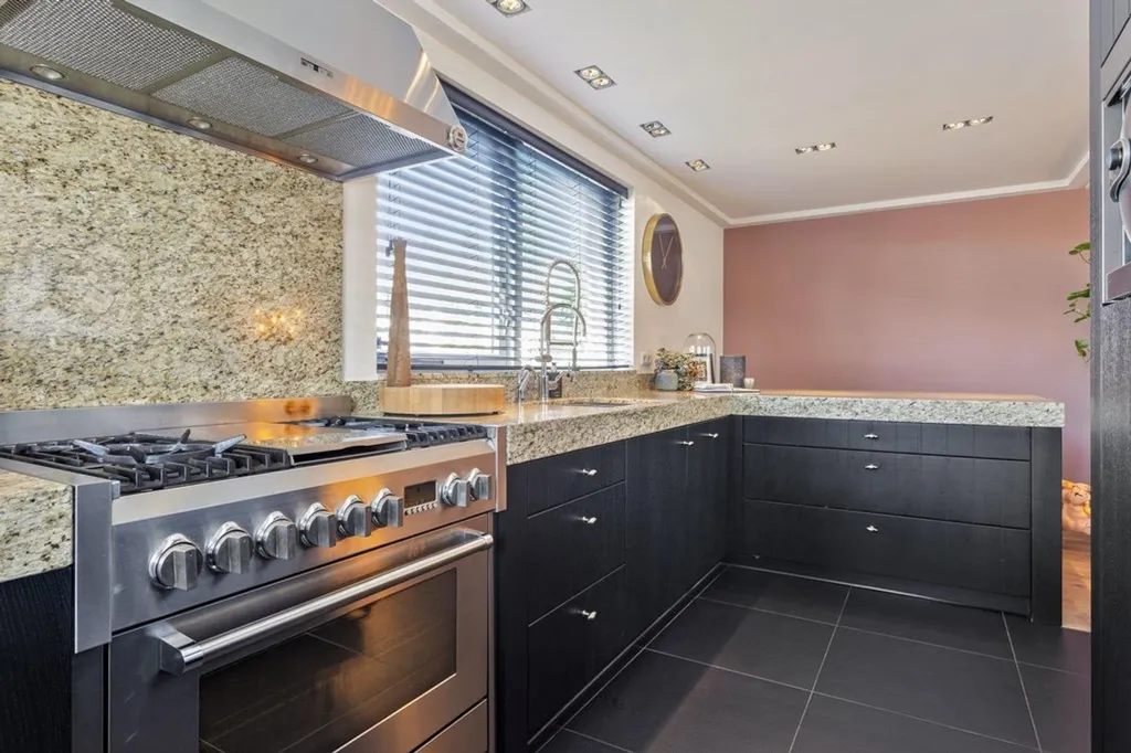 Cucina - Corner House with Jacuzzi in Eindhoven