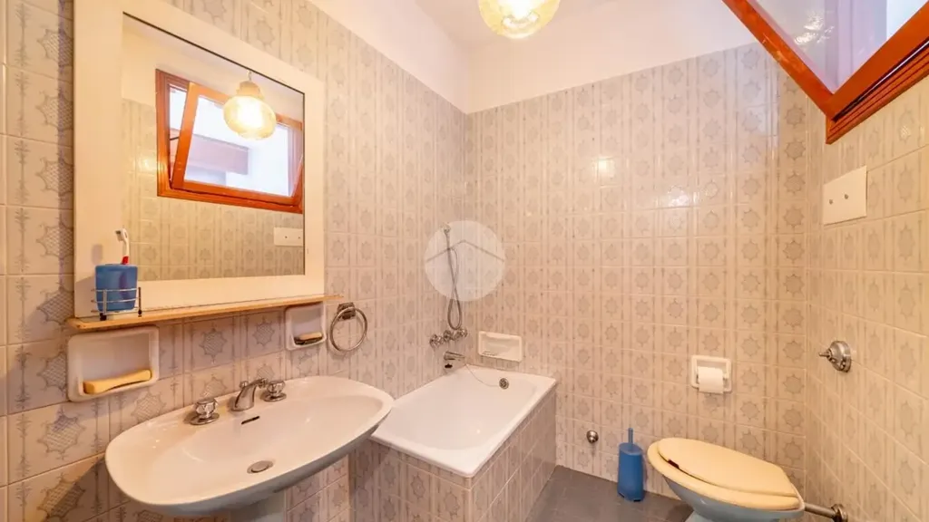 Salles de bain - Traditional Villa with Balcony in Tregnago