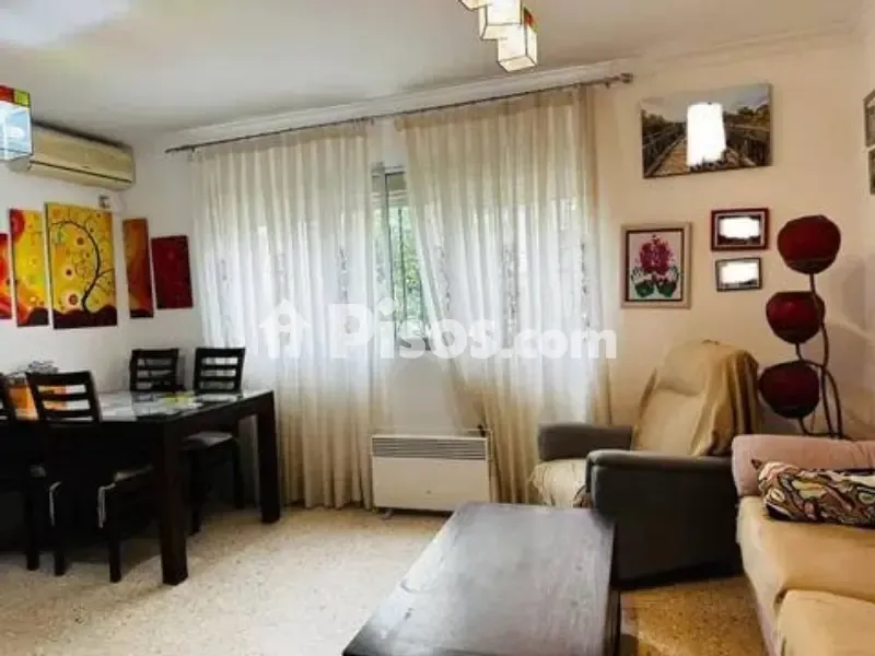 Elutuba - First Floor Flat with Garden in Pino Montano