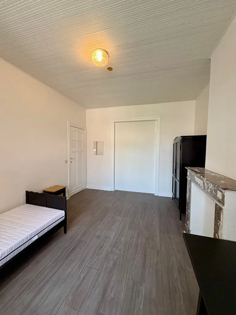 Magamistoad - 8-Bedroom House with Terrace in Anderlecht