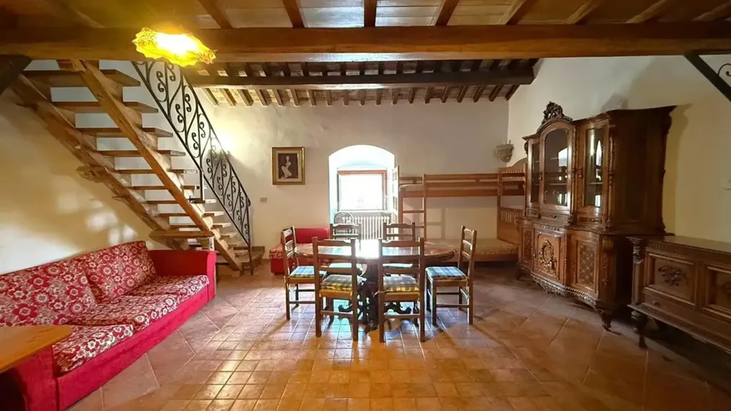 Soggiorno - Historic Apartments with Piazza View in Bagnaia