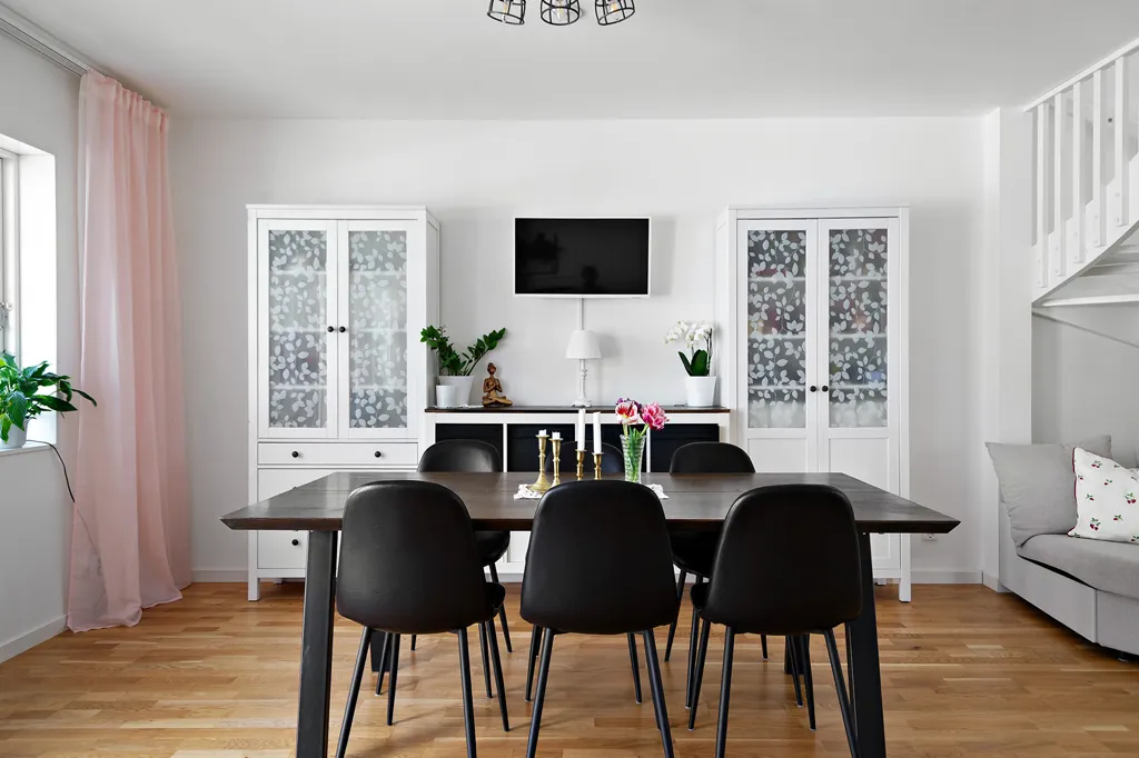 Sala da pranzo - Apartment with Garden in Norra Bro
