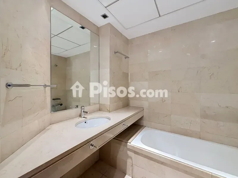 Salles de bain - Apartment with Parking and Storage in Escaldes-Engordany