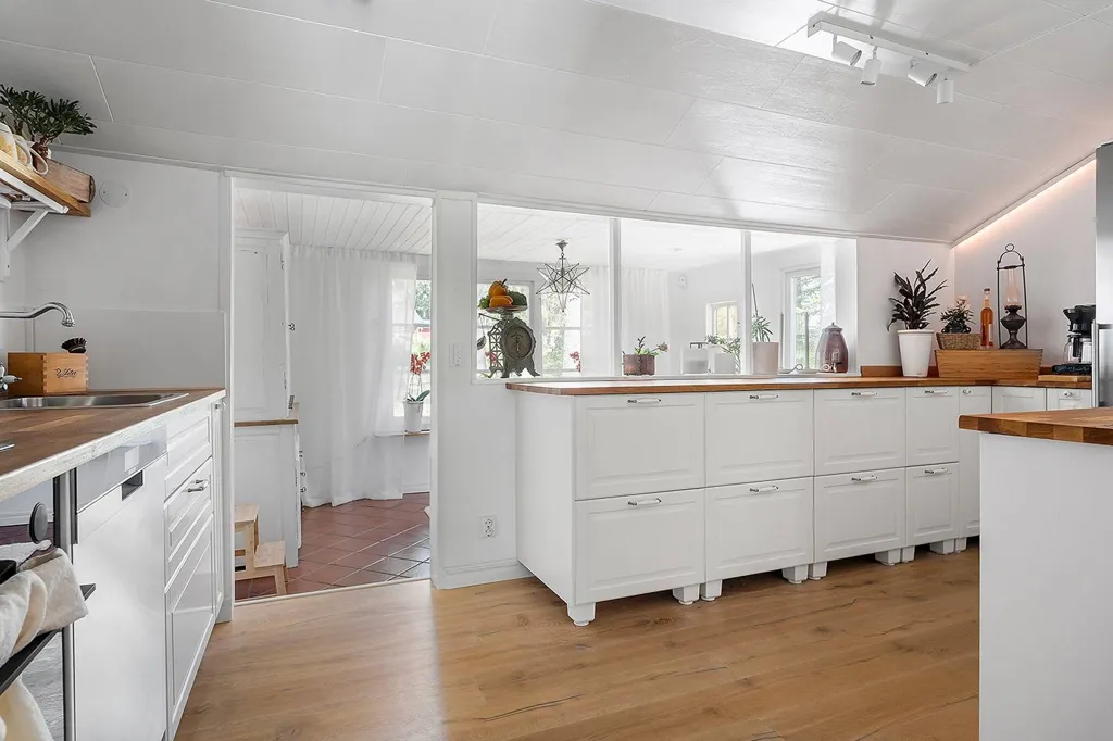 Köök - Villa with Mature Garden in Fältvägen