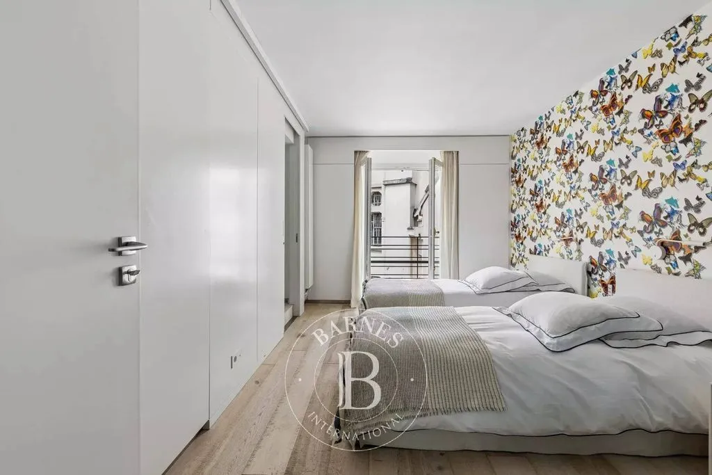 Bedrooms - Luxury Duplex with East-West View in Paris 7th
