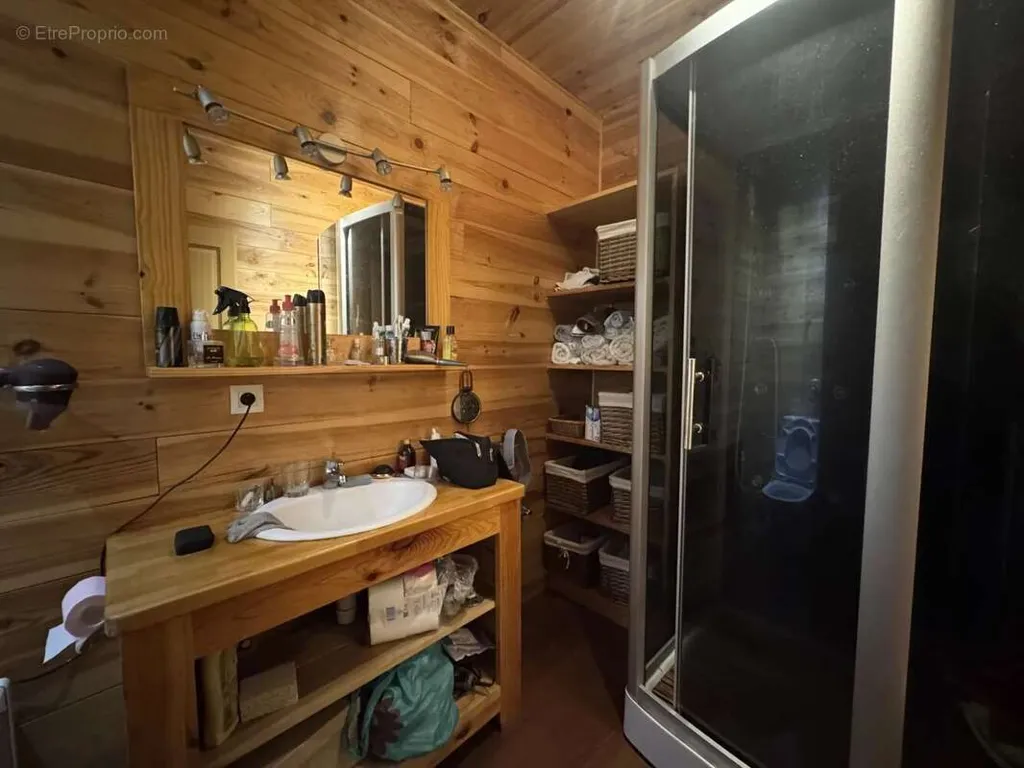 Salles de bain - Appartement 4 pièces avec terrasse à Peïra-Cava