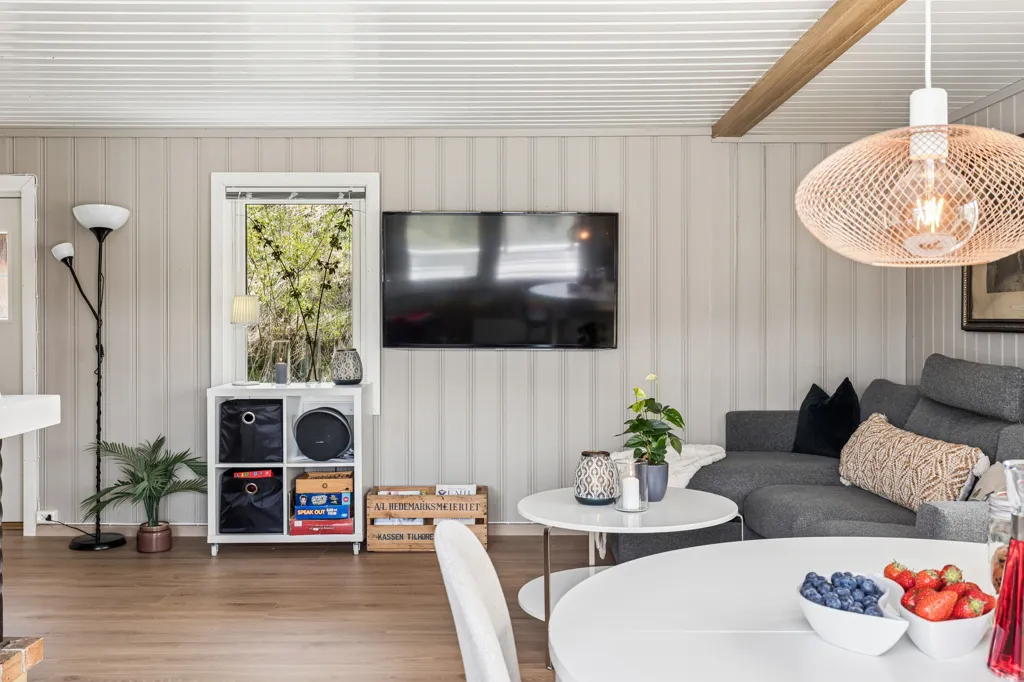 Dining Room - Charming Cottage with Ski Access in Hurdal