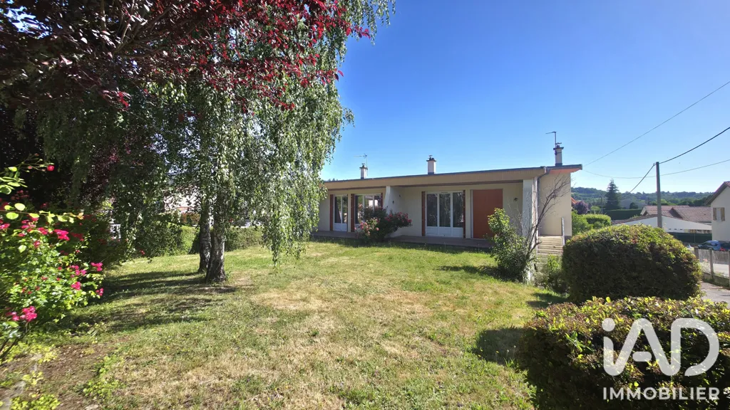 Jardin - Maison de Caractère avec Sous-Sol à Unieux