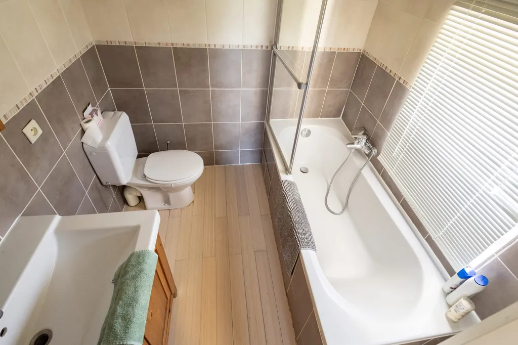 Vannitoad - 4-Bed House with Pool & Solar Panels in Chaumont