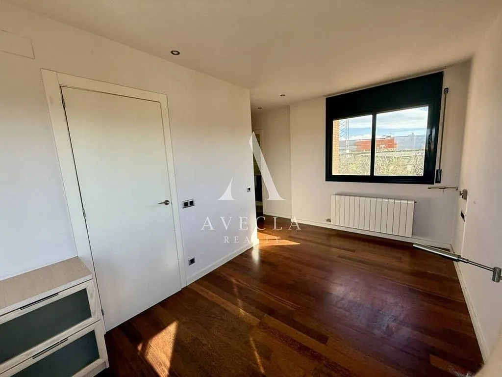Pièces - Spacious House with Garden in Rubí