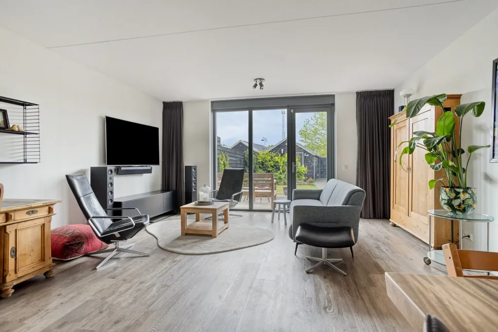 Elutuba - Modern Grachten House with Water View in Vathorst