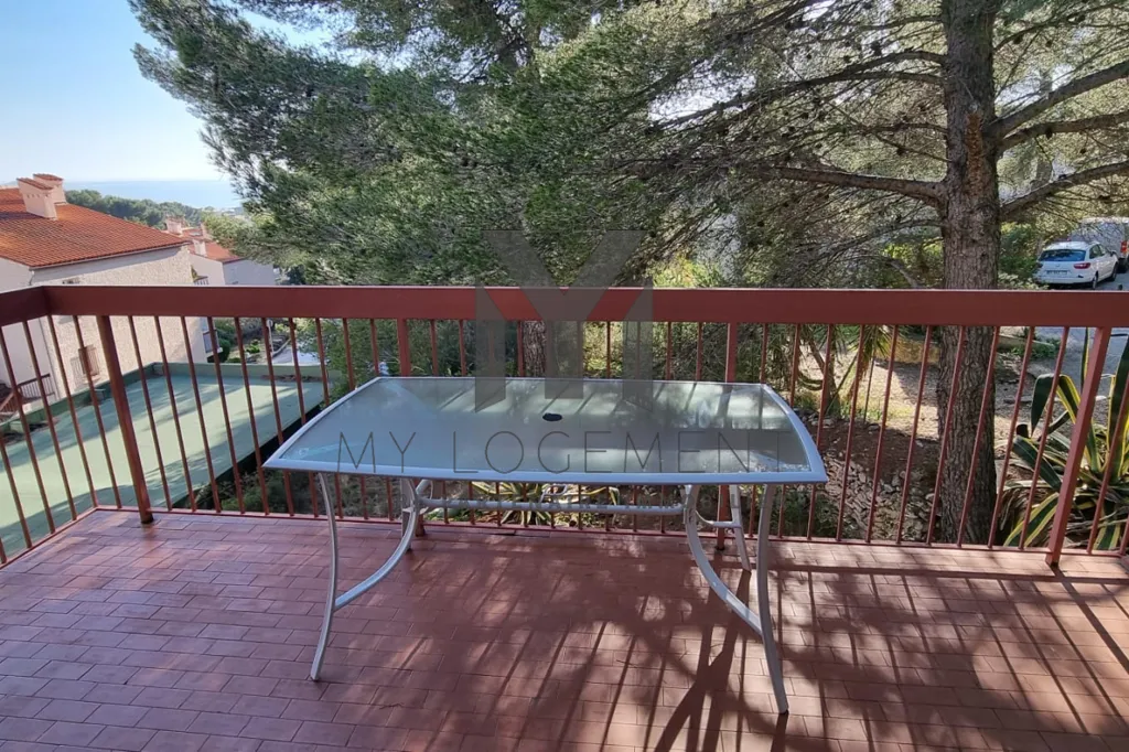 Terrass - 2-Bed Apartment with Sea View in Bandol