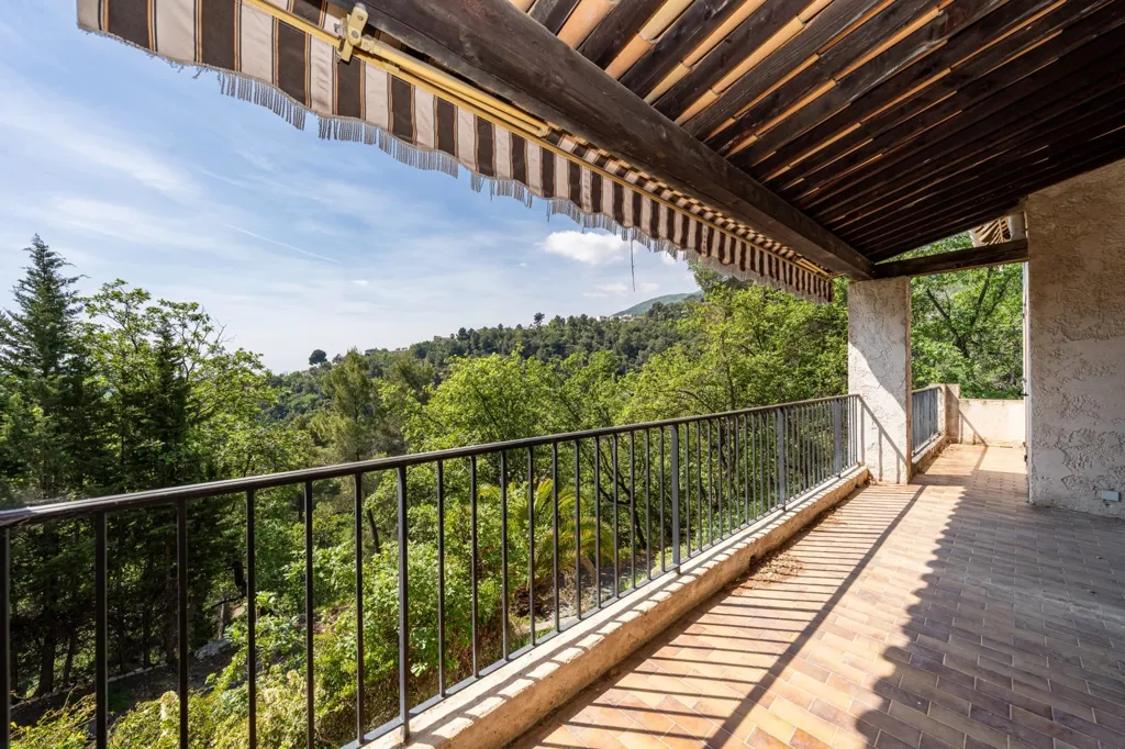 Balcon - Maison sur Trois Niveaux au Calme à Carros