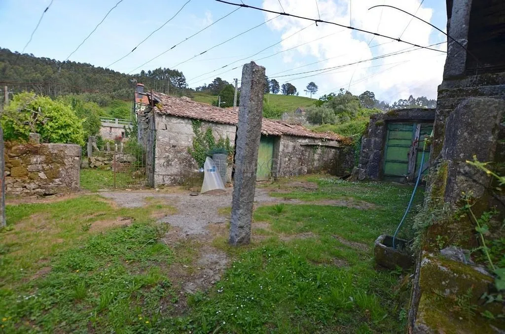 Aed - Stone Cottage for Renovation in Gondomar
