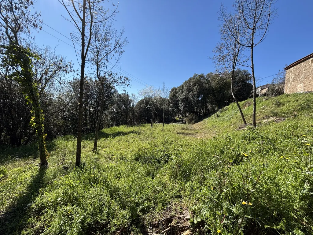 Giardino - Constructible Plot with South Exposure in Roquessels