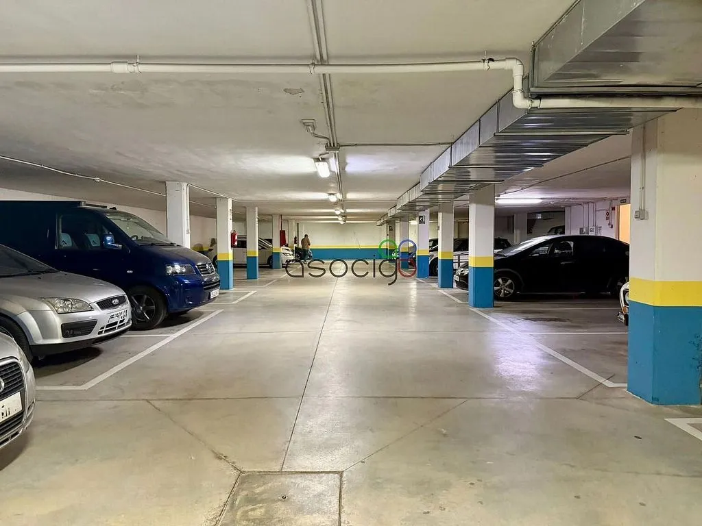 Garage - Apartment with Garage in Las Cañas