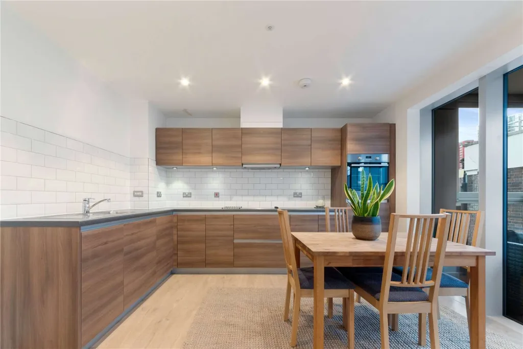 Kitchen - 2-bedroom apartment in London
