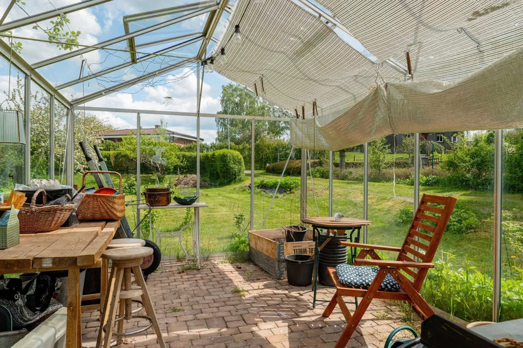 Aed - Family Villa with Workshop in Varnhem