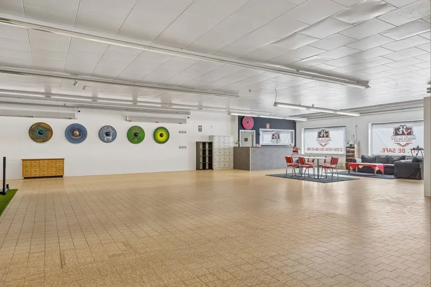 Pièces - Commercial Property with Sports Centre in Tinglev