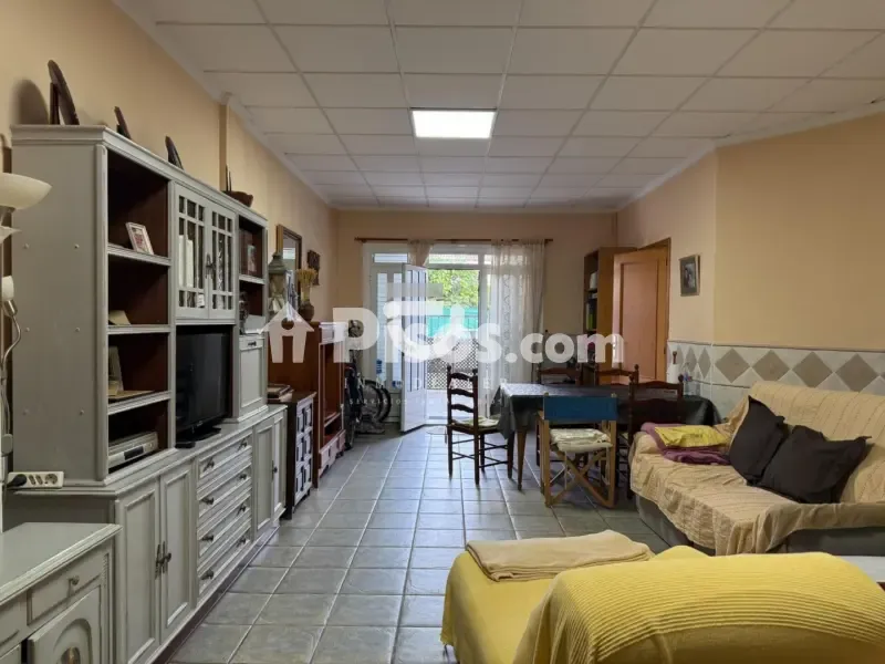 Elutuba - Terraced House with Private Garage in Daimus