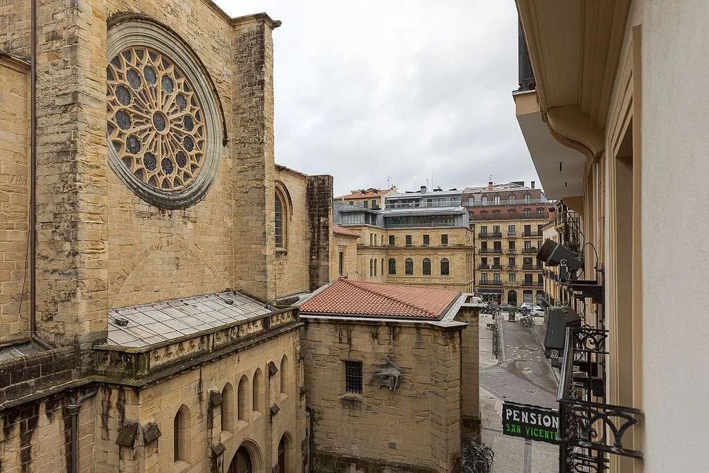 Balcon - 1-Bedroom Apartment with Elevator in Old Town