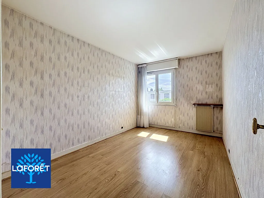 Stanze - 3-Bed Apartment with Balcony in Evry-Courcouronnes