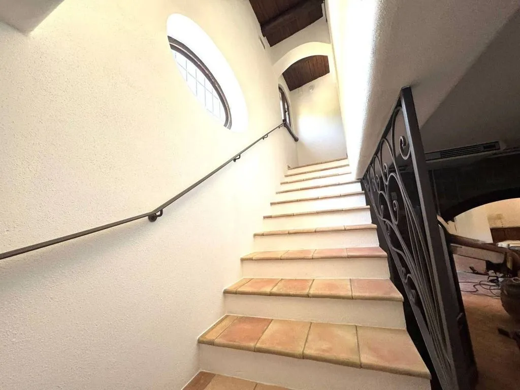 Toad - Luxury Villa with Sea Views in Serramezzana
