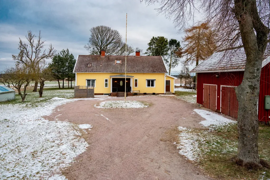 6-toaline maja asukohas Skara