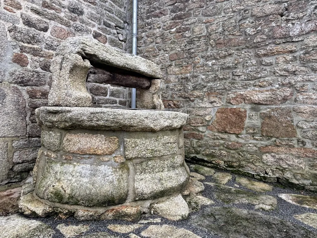 Giardino - Historic Granite Property with Piscine in Scaër