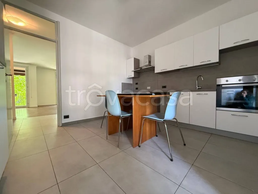 Cucina - Luxury Apartment with Pool in Lecco
