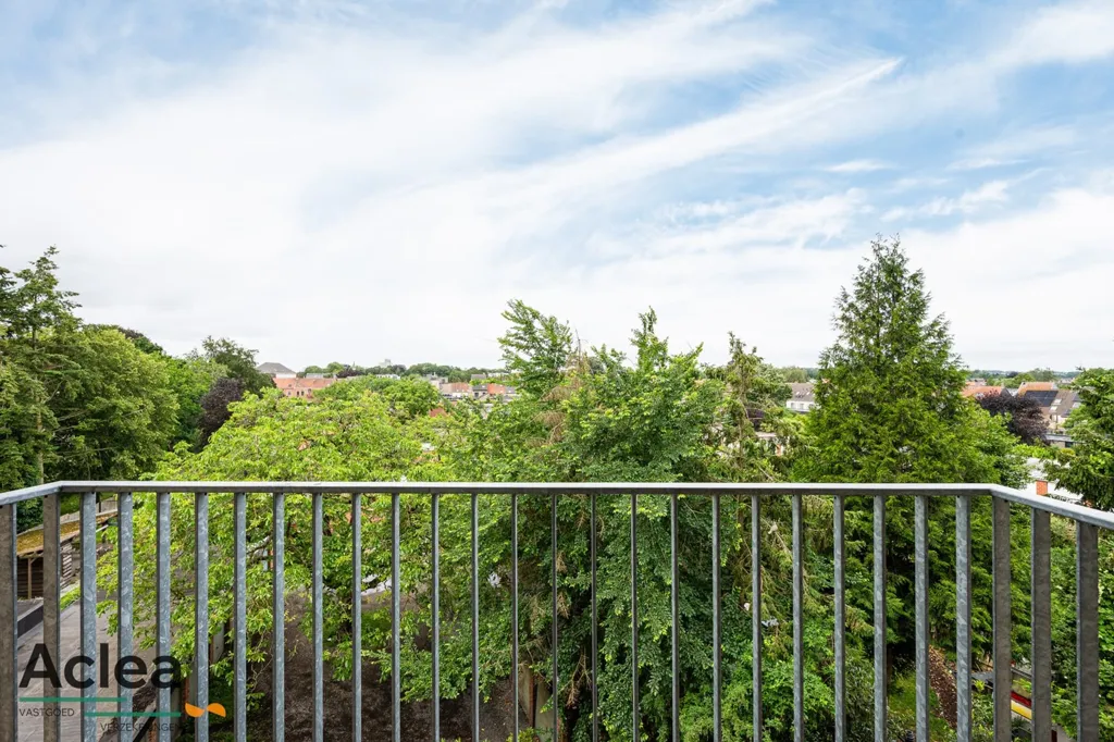Balcon - Appartement avec Balcon et Vue sur l'Église à Eeklo