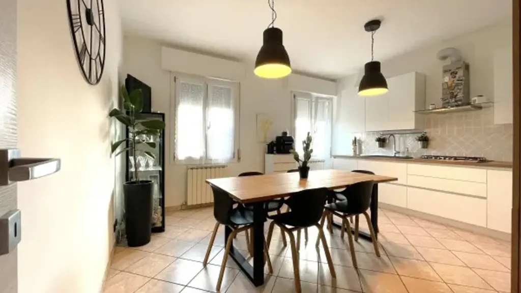 Salle à manger - Rear-Facing Apartment with Balcony in Carpi