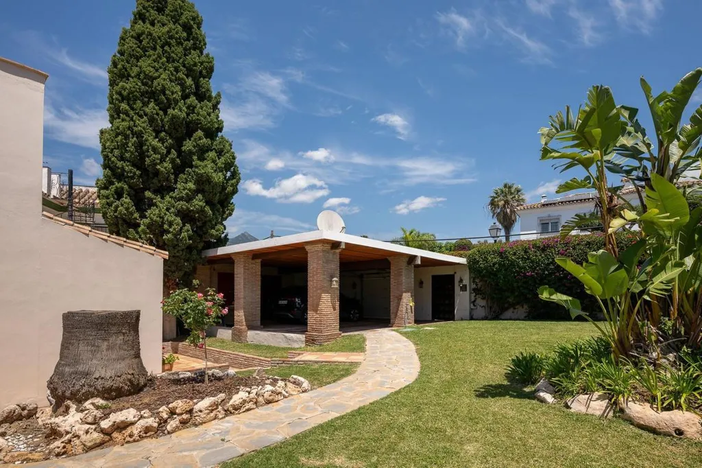 Jardin - Detached Villa with Private Pool in Río Real, Marbella