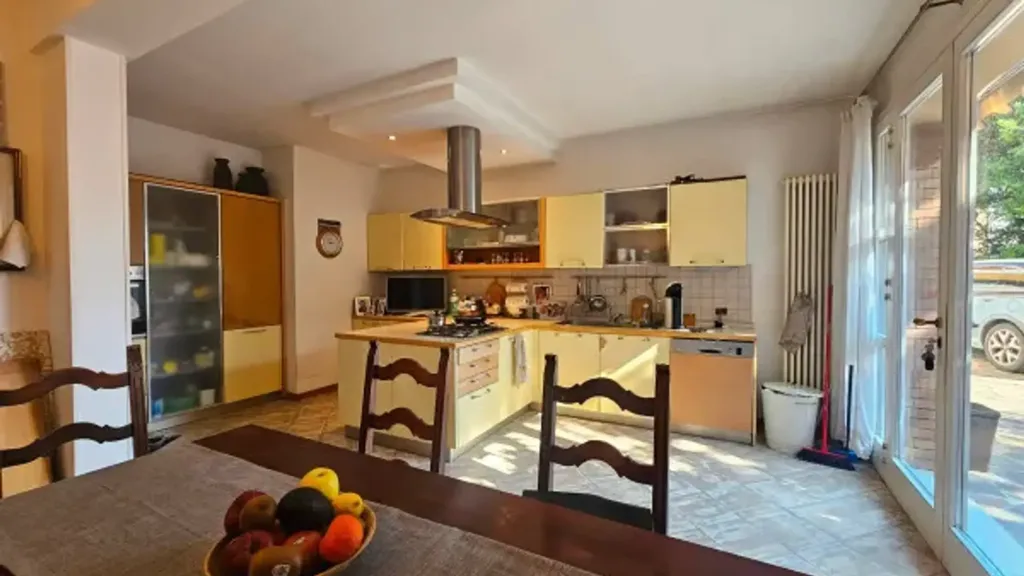 Köök - Architect-Designed Villa with Private Garden in Soliera
