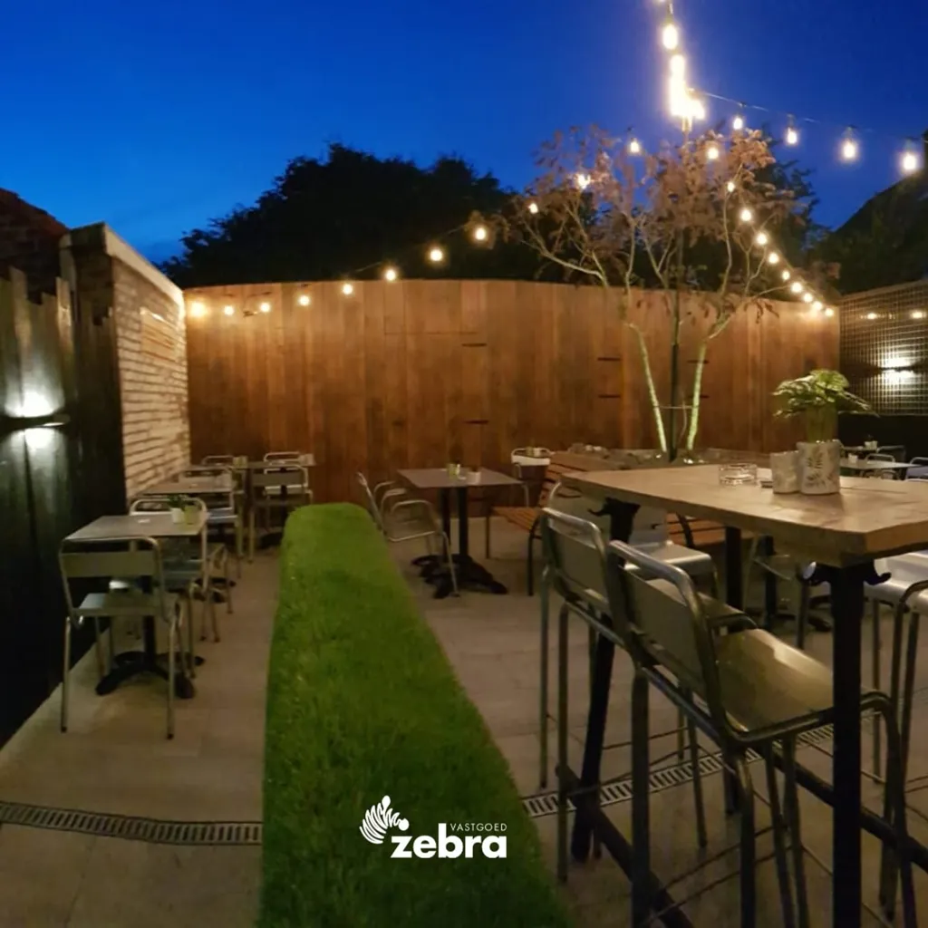 Terrasse - Commerce et Appartement en Centre-ville à Pittem