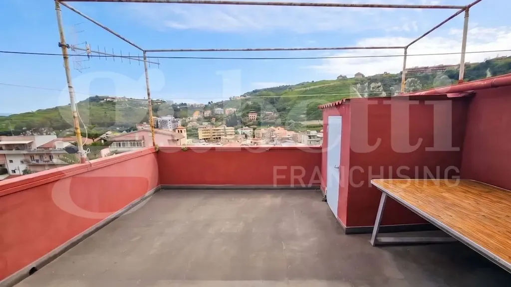 Terrass - Twin-Storey Apartment with Terrace in Messina