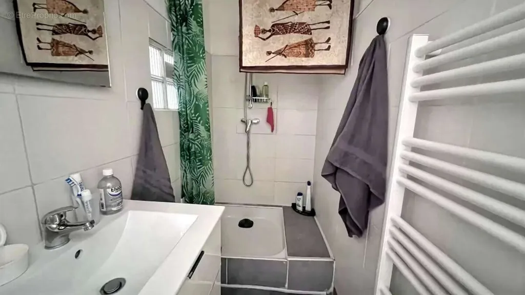 Bagni - 2-Bedroom Flat with Secure Rent in Nîmes