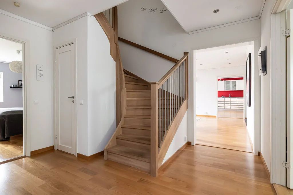 Pièces - High-Quality Villa with Pool in Adolfsberg