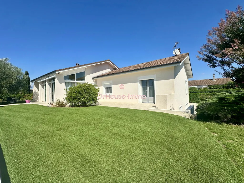 Extérieur - Maison avec Piscine et Jardin à Malissard